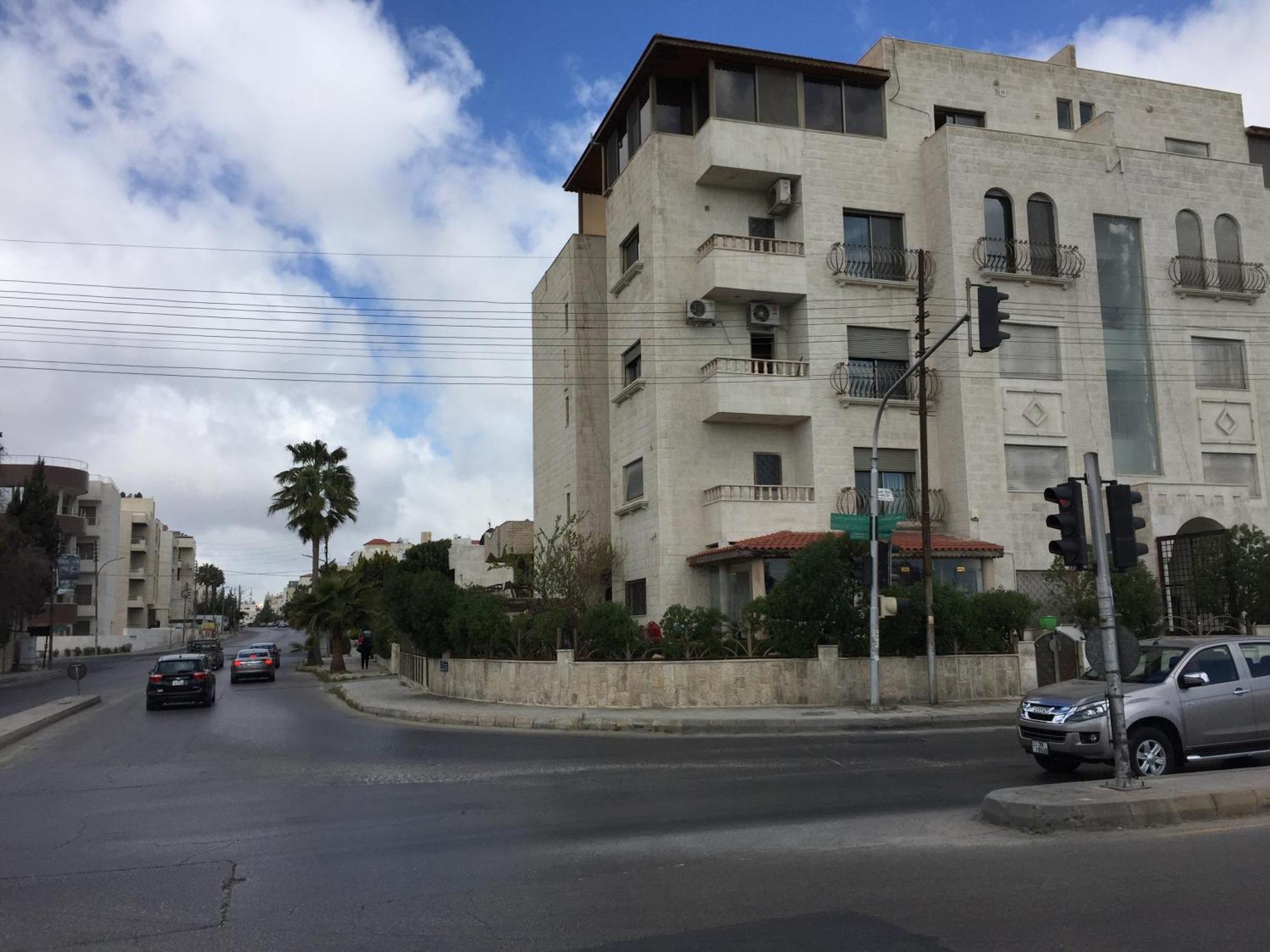 Abdoun Apartment Амман Экстерьер фото